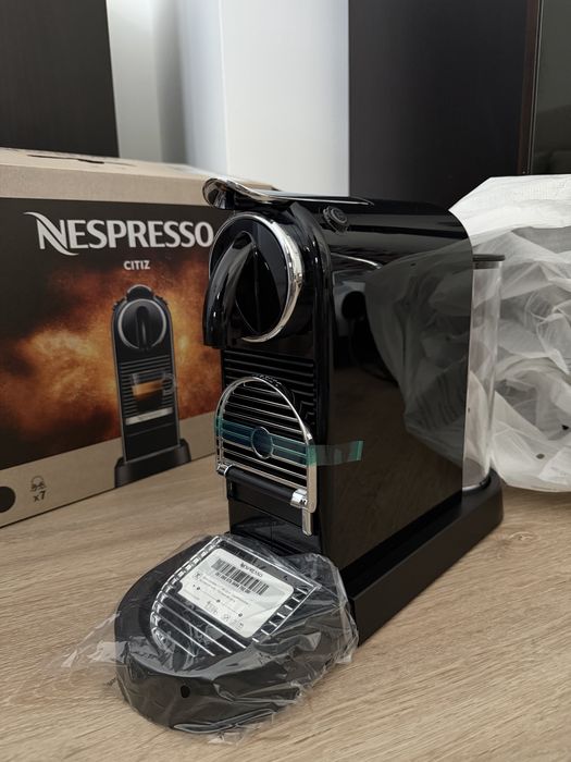 Maquina Cafe Nespresso CITIZ preta Nova