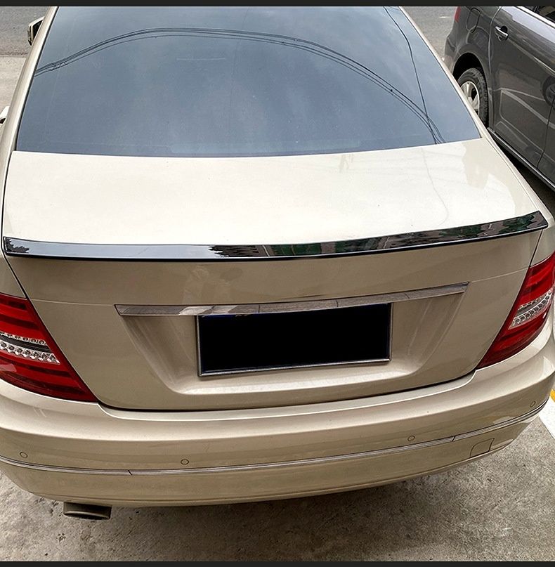 Спойлер багажника на Mercedes-Benz W204 C диффузор сплиттер сплiтер