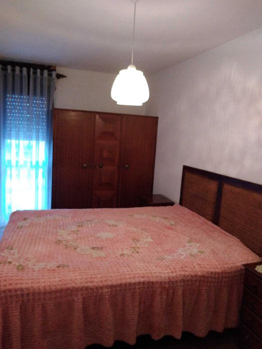 Arrenda-se T2 mobilado sem fiador