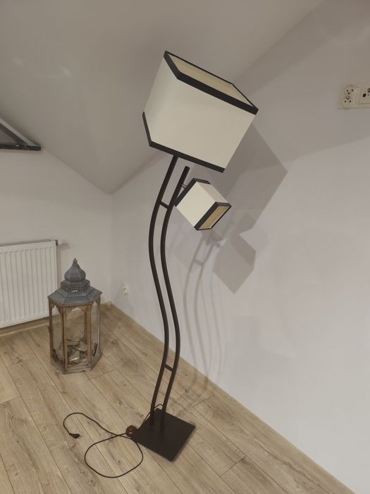 Lampa stojąca salon sypialnia