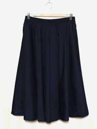 Широкая модная юбка-брюки длинны миди а силуэта от cos.