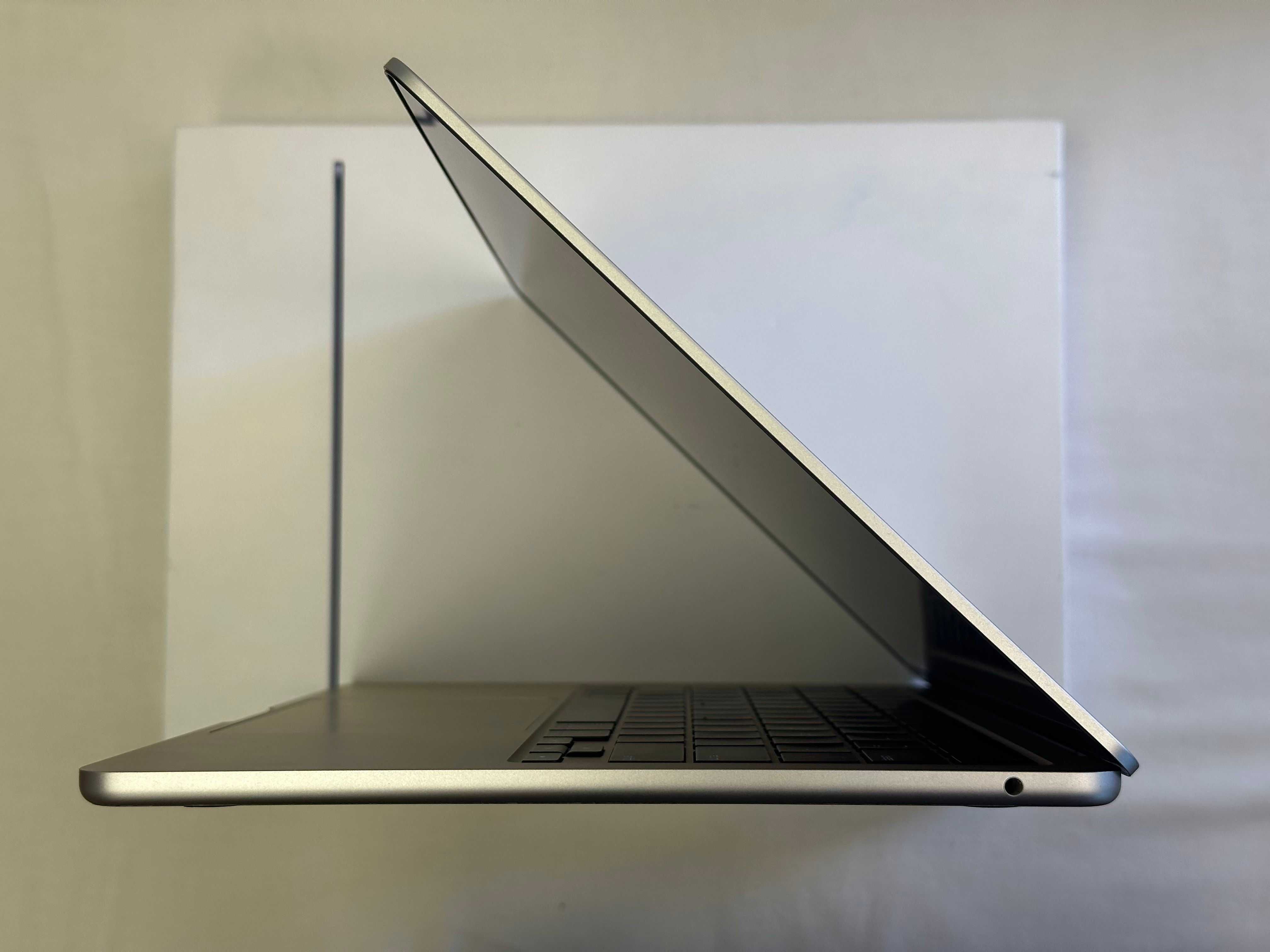 MacBook Air M2 13’ 2022р. 16/256Gb, 98% батарея - 94 циклів