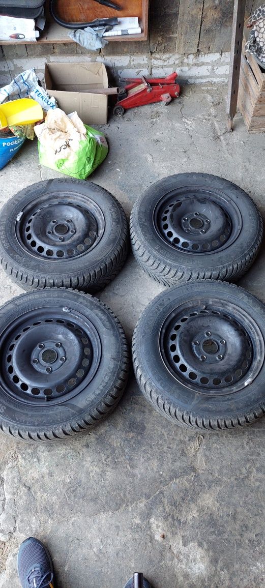 4x Opona zimowa Semperit Speed Grip 5, rozmiar 195/65 R15 na feldze