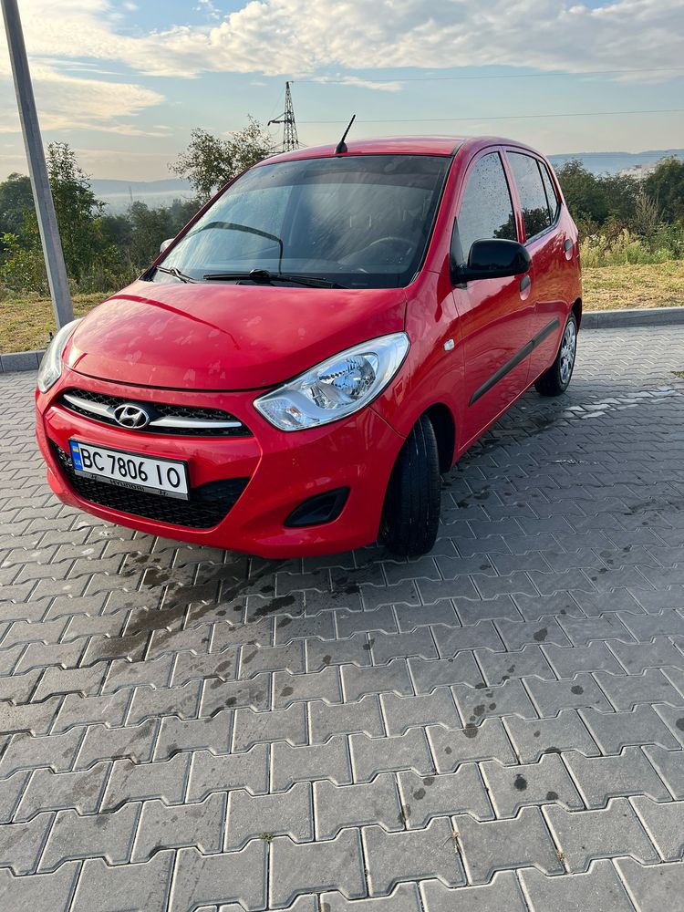 Автомобіль Хюндай 1.1 газ/бензин