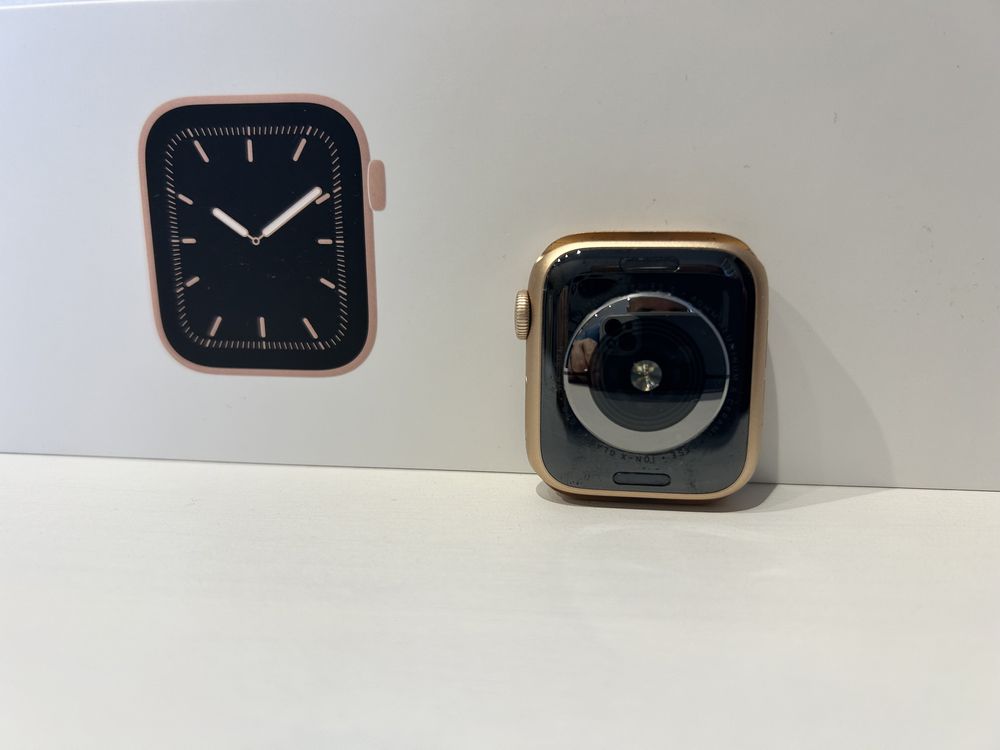 Apple Watch Series 5 Gold Aluminium 40 mm