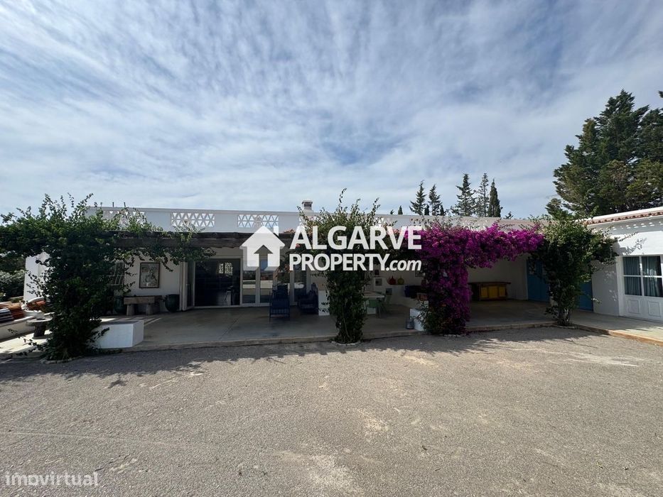 Encantadora Quinta no Algarve composta por 3 moradias, vista mar, pisc