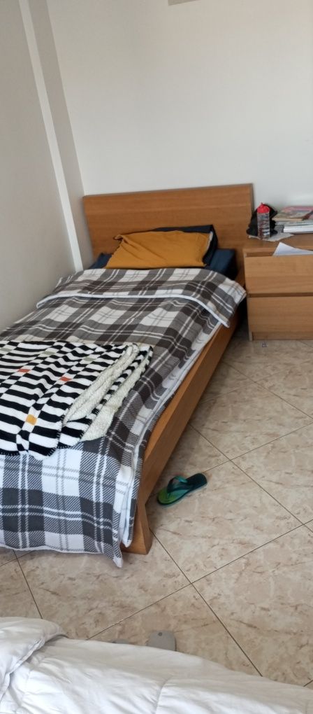 Cama de solteiro.