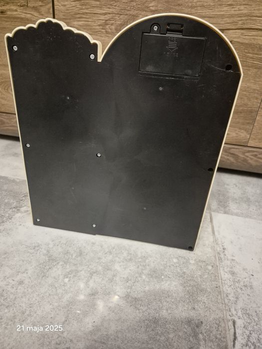 Szafa na ubrania dla lalek