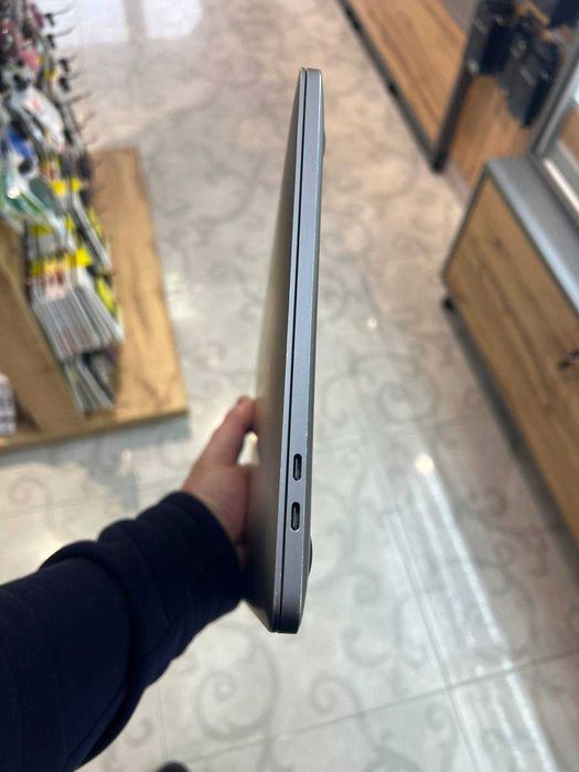 MacBook Pro 13" M1 2020 — потужний, безшумний, 100% справний