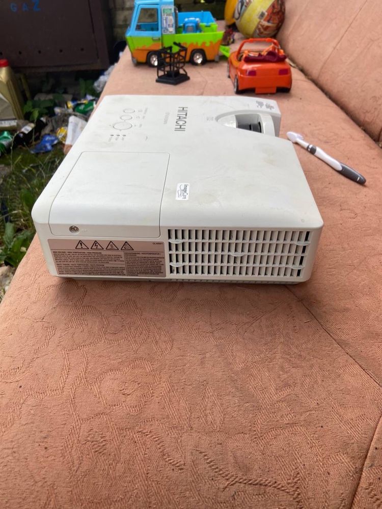 Proektor Hitachi w dpbrym stanie