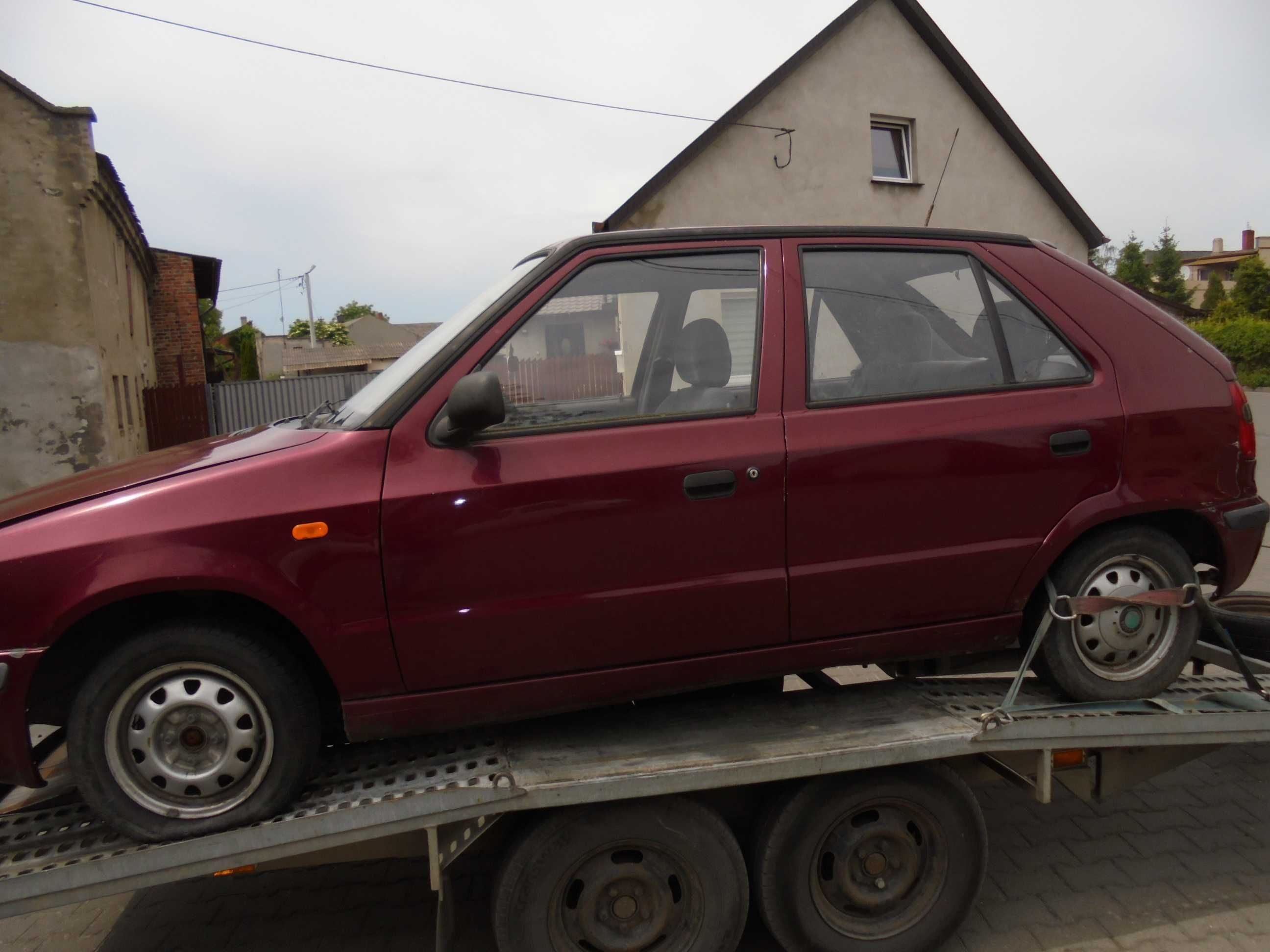 Skoda Felicia 1.3 benzyna kolor wiśniowy na części