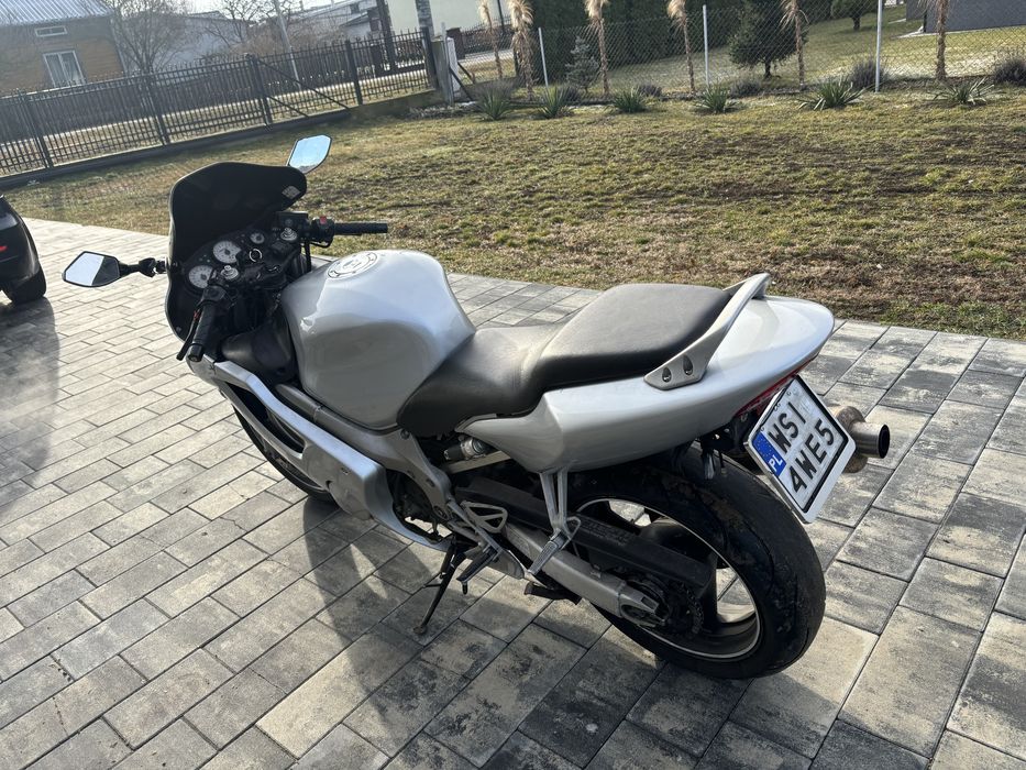 Honda cbr f4 600f 2001r zadbana