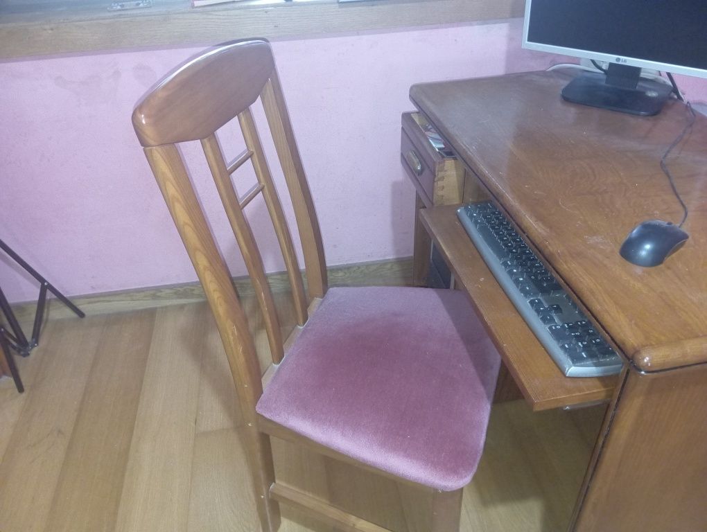 Secretária mais cadeira