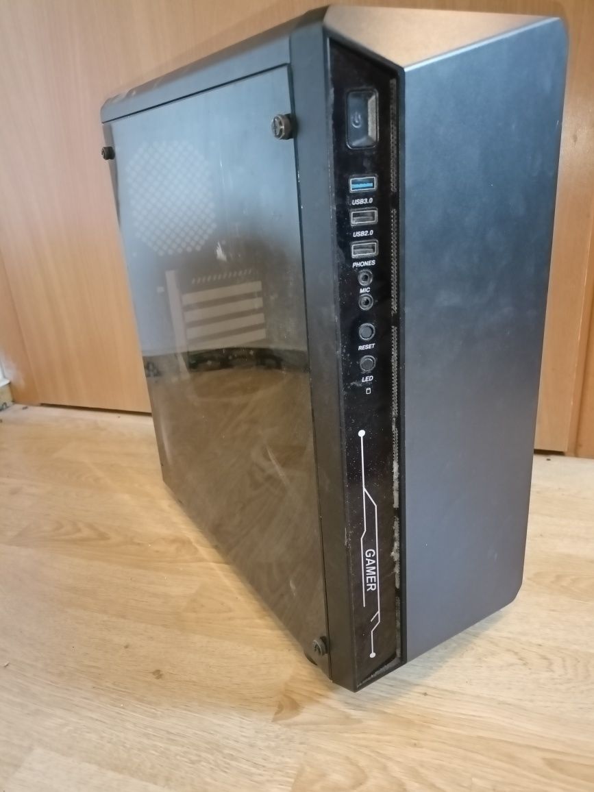 Komputer: i5-2500K + ASUS P8H67-V + obudowa RGB + zasilacz 500W