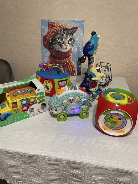 Шкільний автобус Hola, іжачок fisher price, куб kiddieland