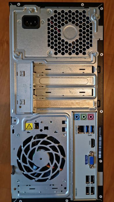 Computador desktop HP Pavilon.