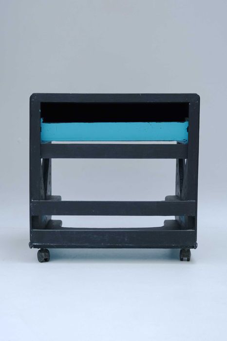 Pequeno móvel preto vintage