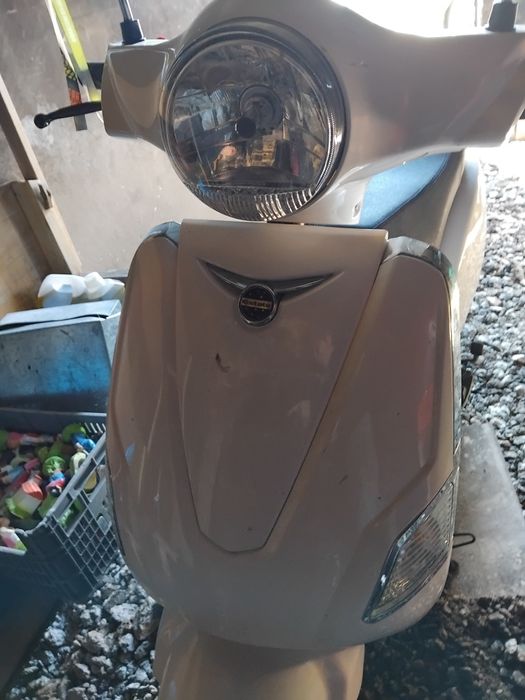 Scoter 125 branca