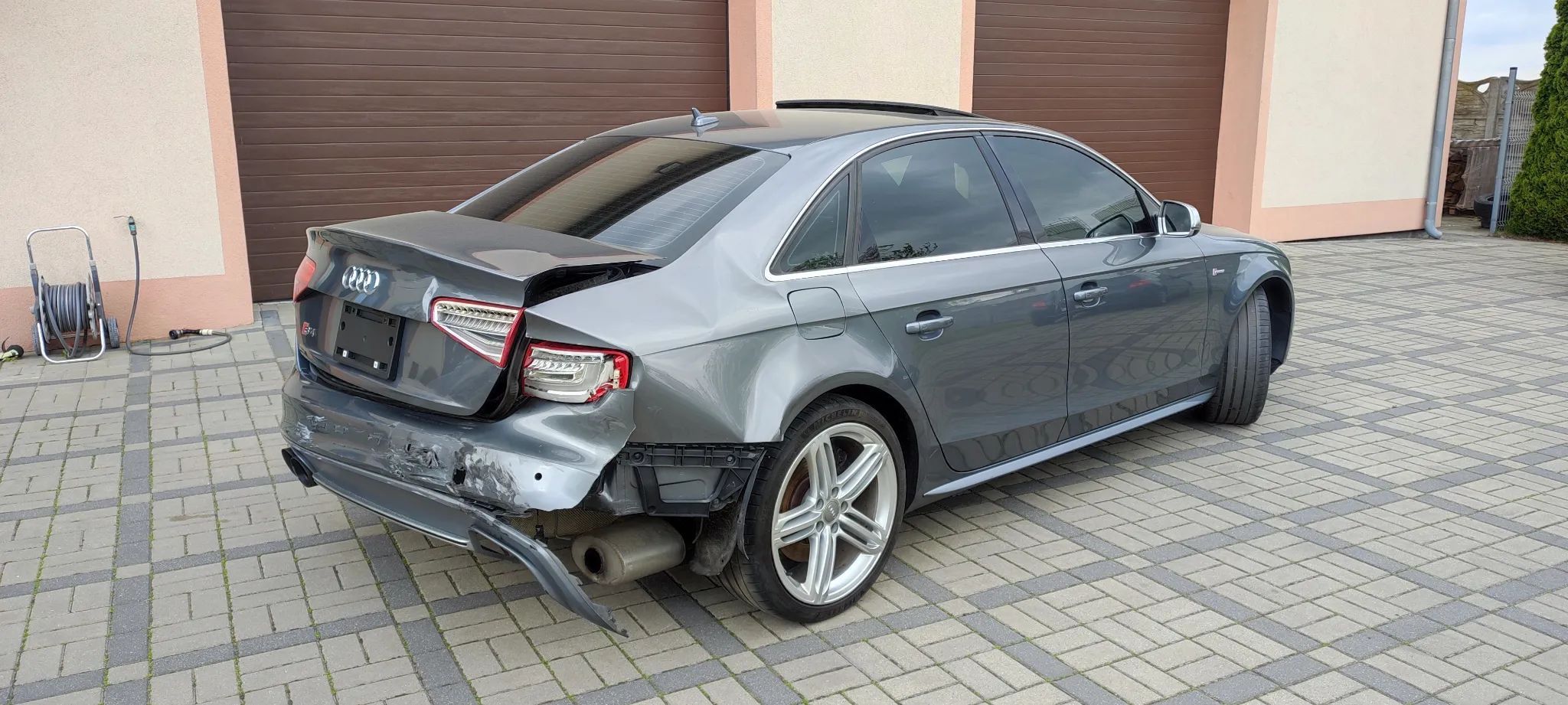 Audi S4 AUDI S4 B8 SEDAN 3.0 TFSI Quattro Uszkodzona