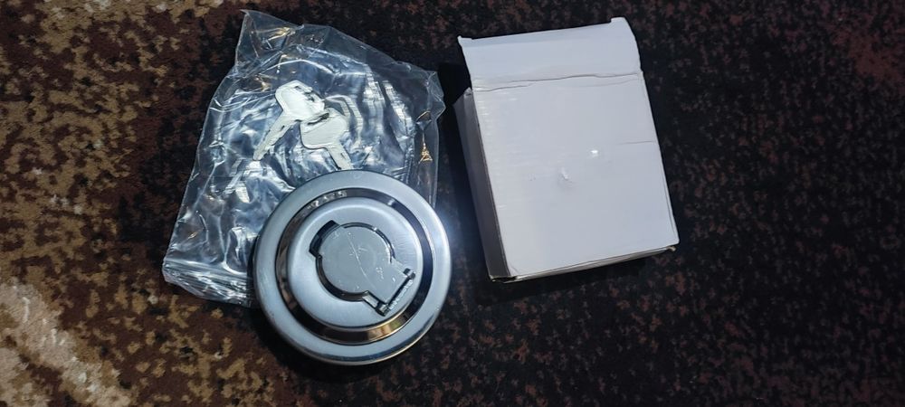 Кришка паливного баку екскаватора,Погрущика,komatsy