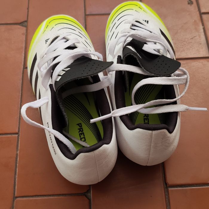 Bota de futebol juvenil
