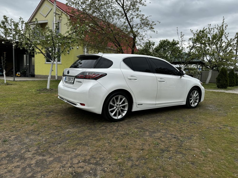 Lexus ct 200h 2012р