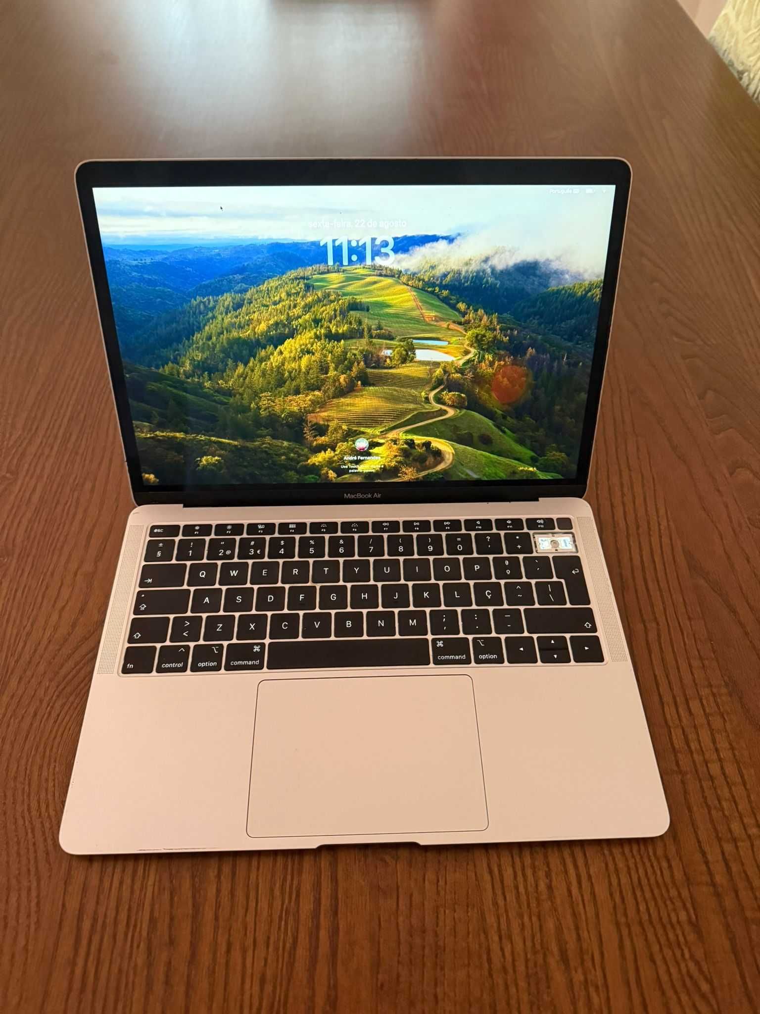 MacBook Air 19 – i5, 16GB RAM + Original Charger