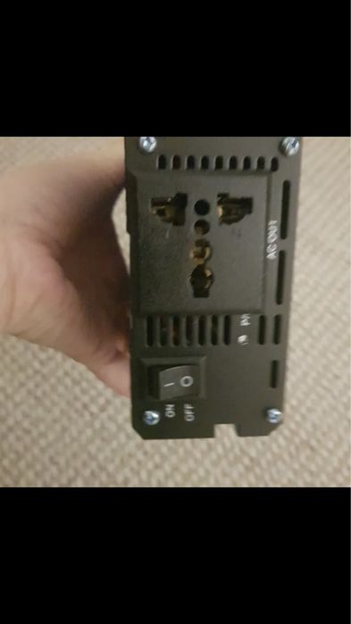 Інвектор-перетворювач напруги 12/220Вт