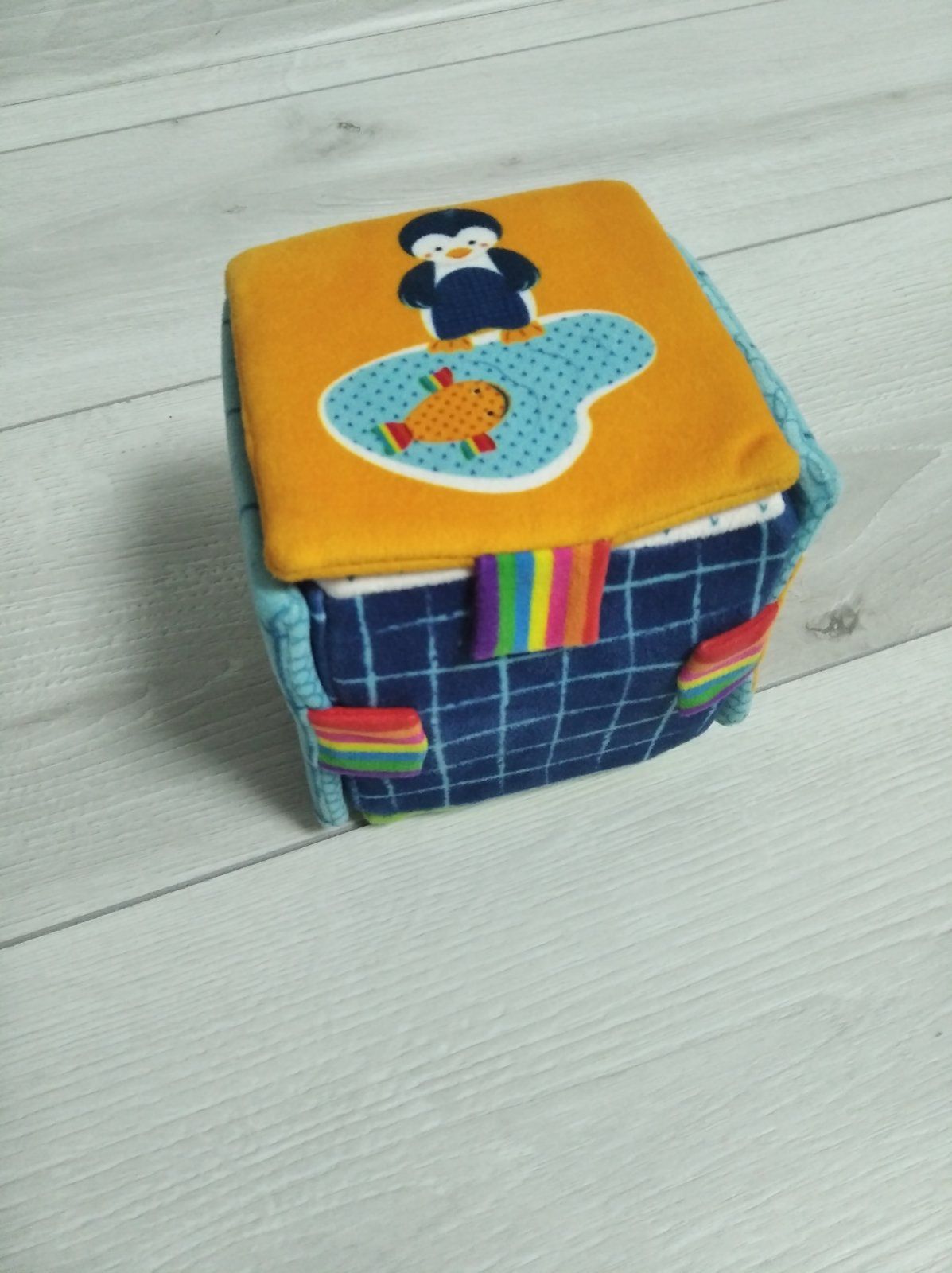Розвиваючий кубик з пінгвіном. Куб з магнітом і сюрпризом