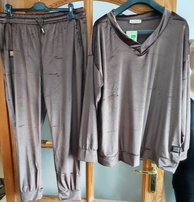 Damski welurowy komplet dresowy plus size firmy WAWA