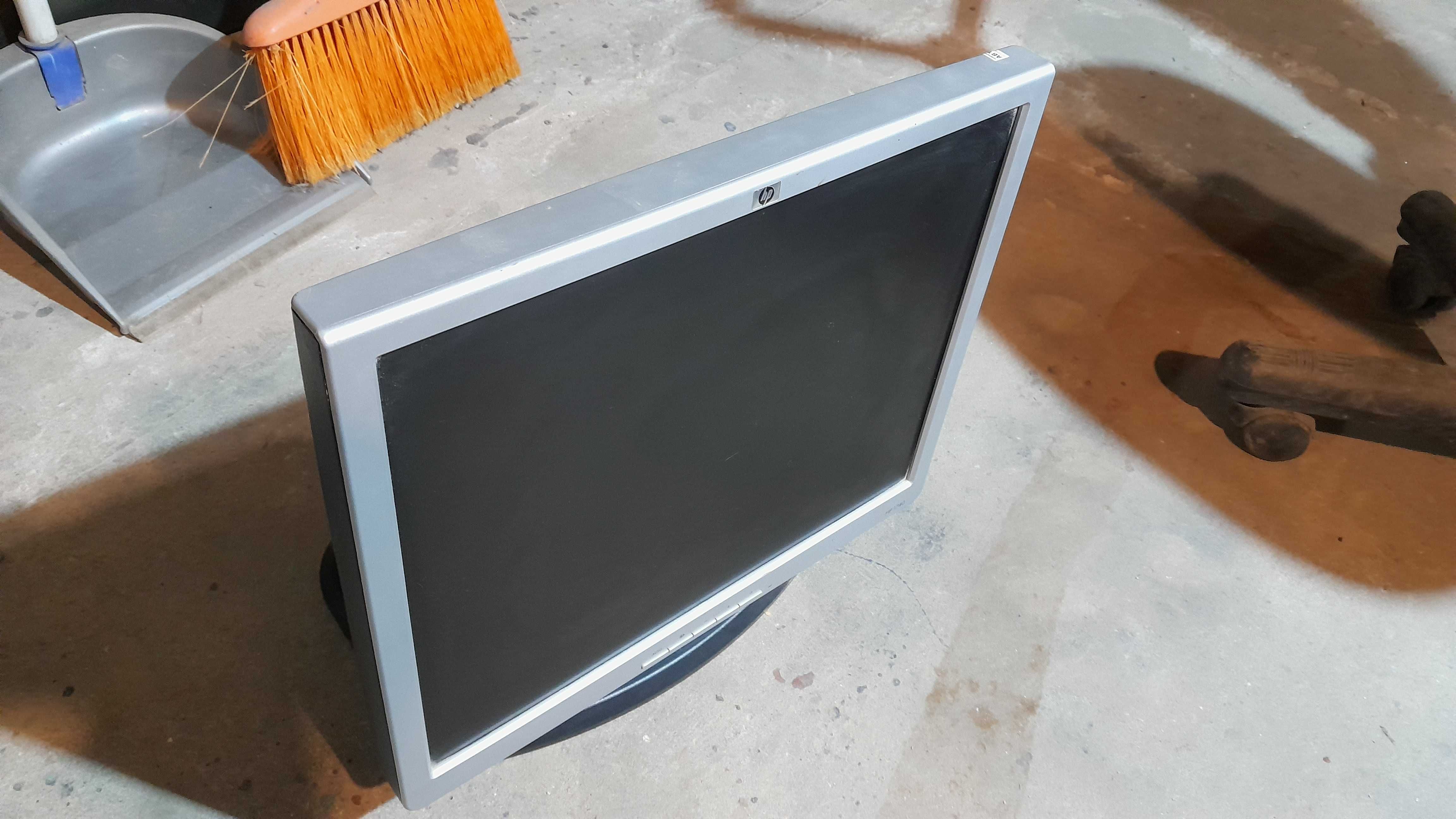 ЖК Монитор HP1740 17-и дюймовый плоский Hewlett Packard