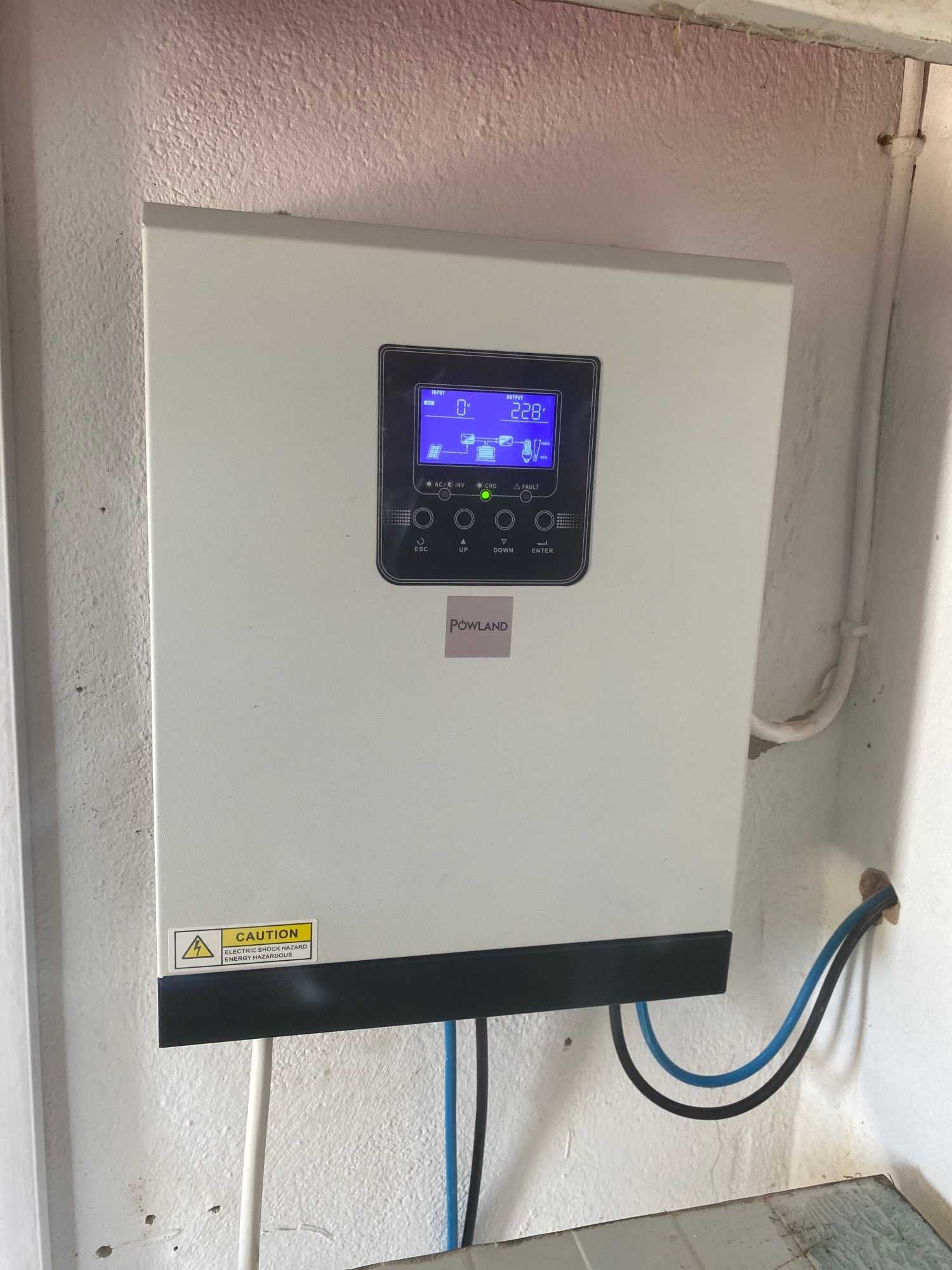 Inversor/Controlador Solar HÍBRIDO * 2.4kW * 50A * NOVO *