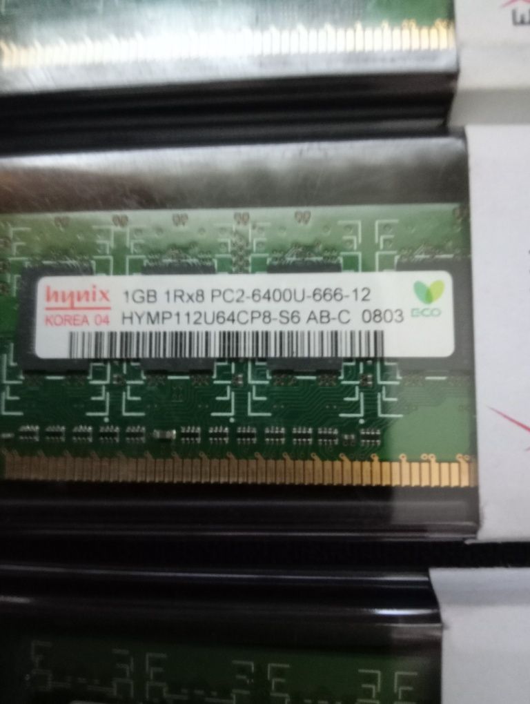Celeron E3300 Dual Core 2.5Ghz. Кулер 775-сокет. Пам'ять DDD2 1GB 3шт