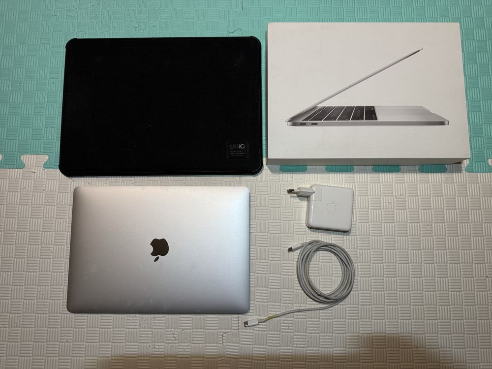 Продаю MacBook Pro 13" 2017, i5, 8Gb на 256Gb, Silver в хорошому стані