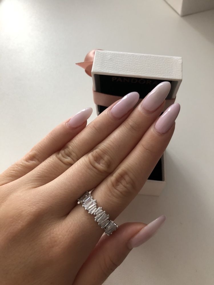 Luksusowy pierścionek “bagieta”