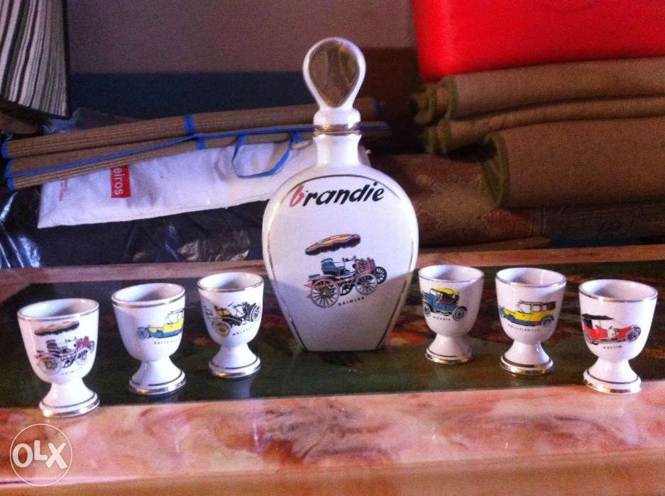Garrafa em porcelana antiga+6 copos