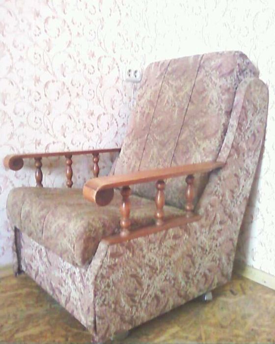 два м"яких крісла/латекс наповнювач