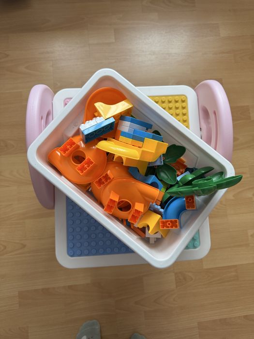 Дитячий стіл для творчості