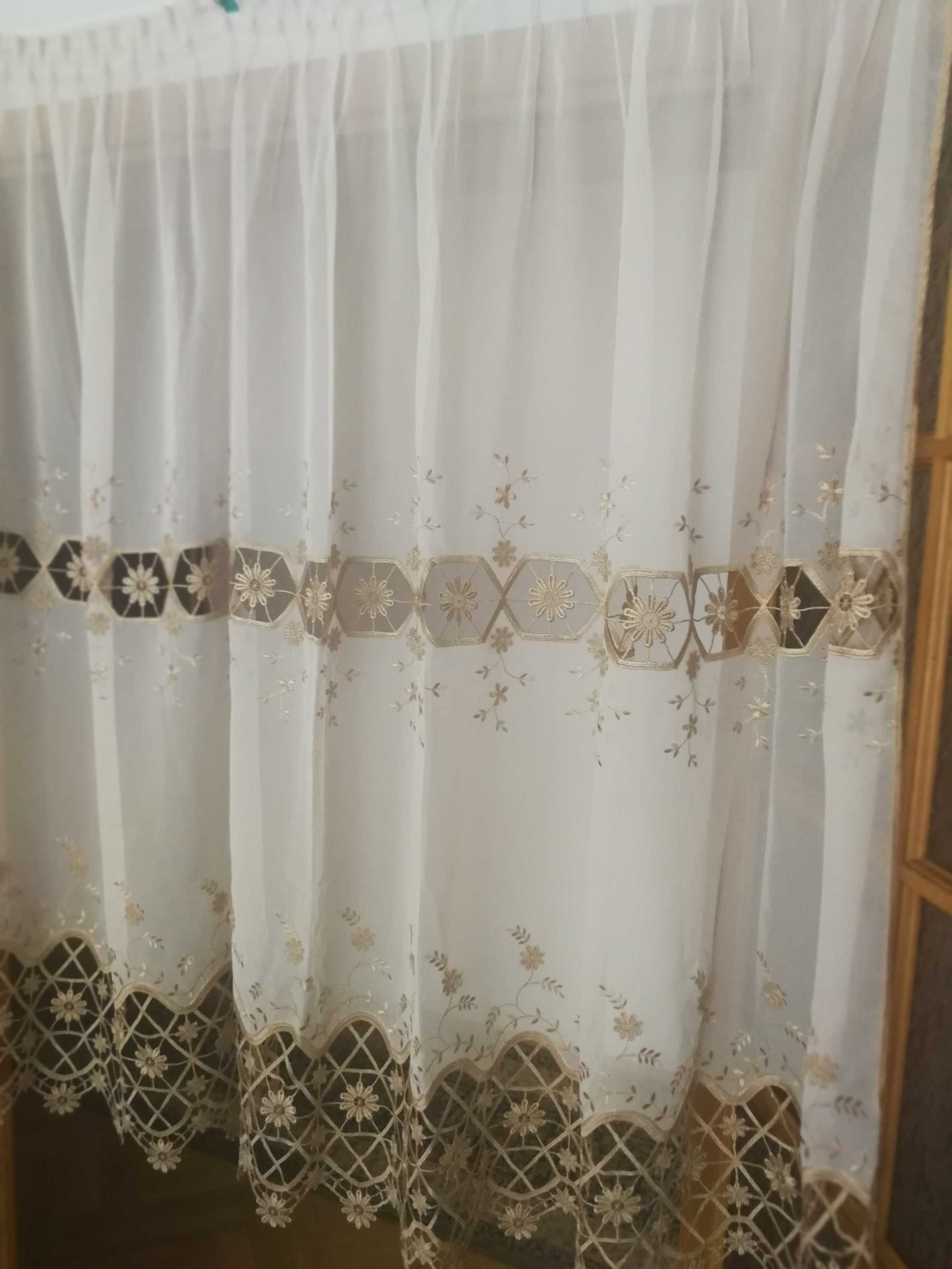 Firanka kremowa z beżową gipiurą