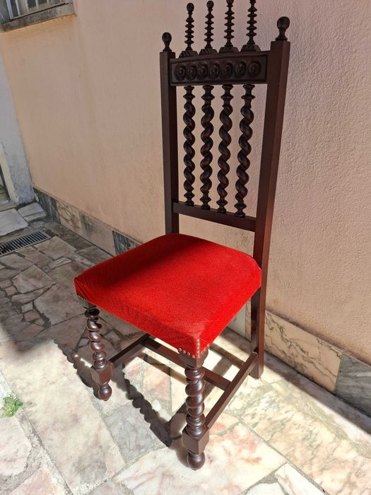 Cadeira de sala antiga