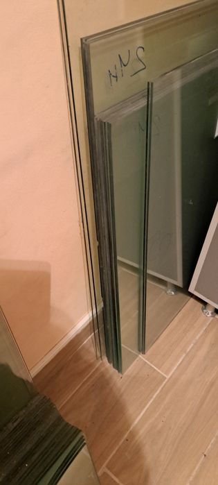 Скляні  полиці  чи  дверки