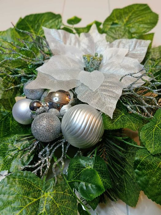 Stroiki świąteczne kompozycje nagrobne