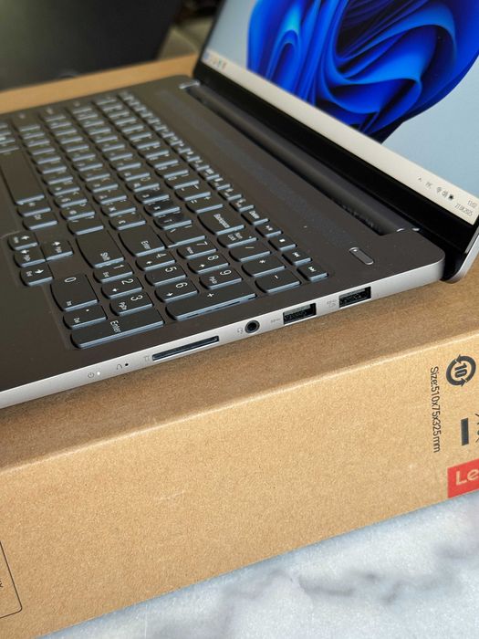 Lenovo IdeaPad Pro 5 16IMH9 Intel Core Ultra 5 125H 32 GB 512 SSD