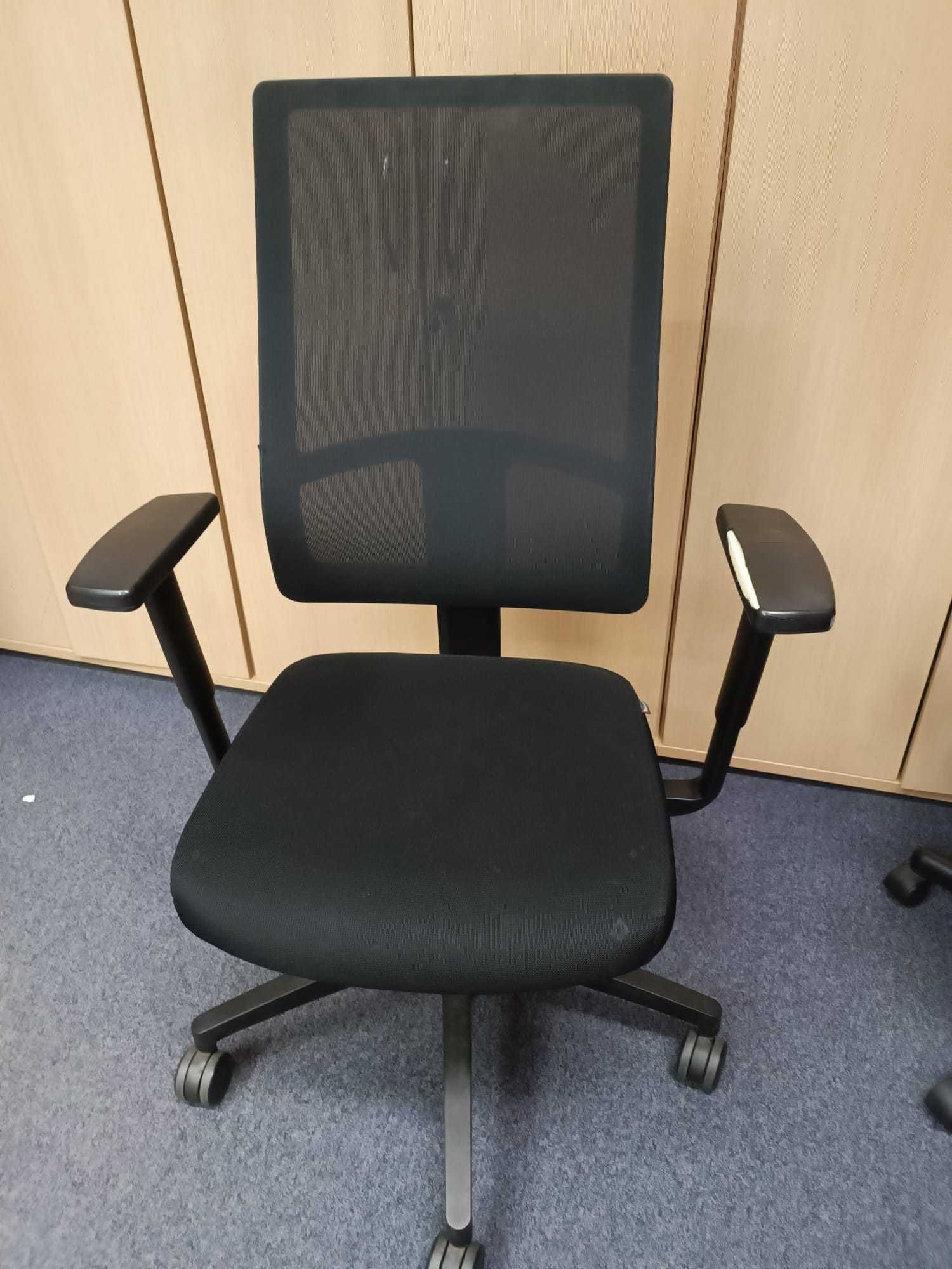 Krzesło biurowe regulowane