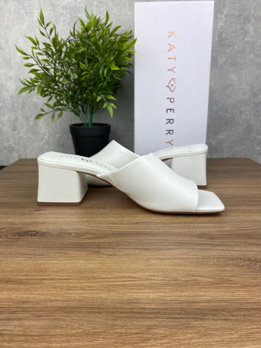 Eleganckie sandały Katy Perry The Gemm Slide r. 40 – kremowe na słupku