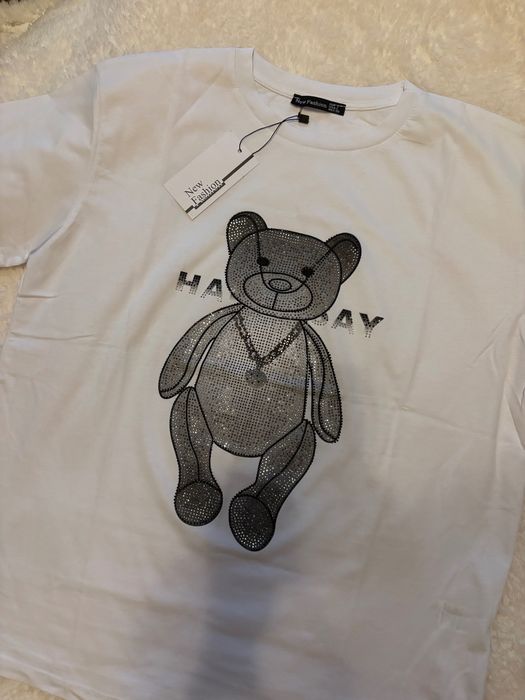 Трендовая футболка. Біла с каменями.