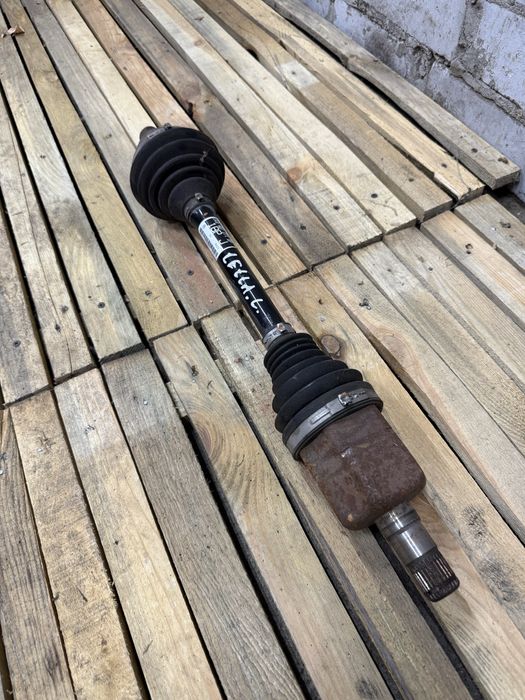 Привод полуось передняя левая VW Jetta 11-18 АКПП 1K0407271BP Джетта 6