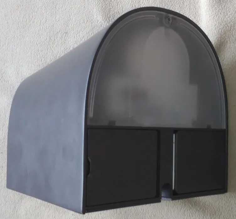 Lampa fasadowa , kinkiet , oświetlenie architektoniczne .