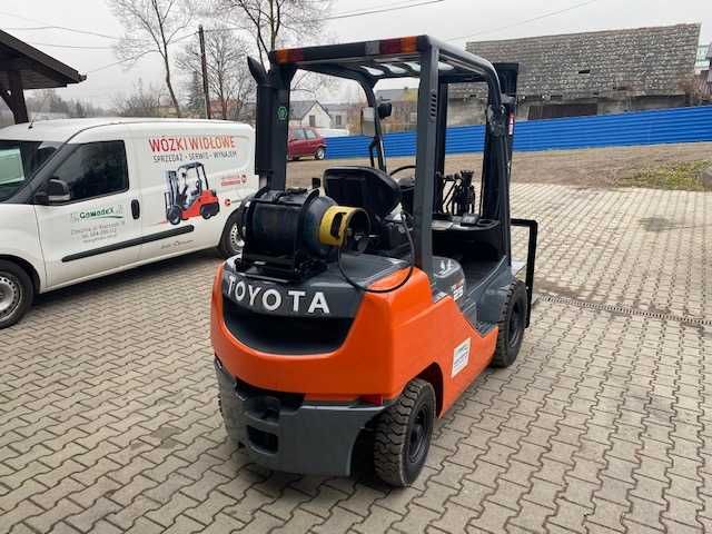 Wózek widłowy Toyota 02-8FGF25, 2,5t, LPG, 2018r, Triplex 4,7m, UDT