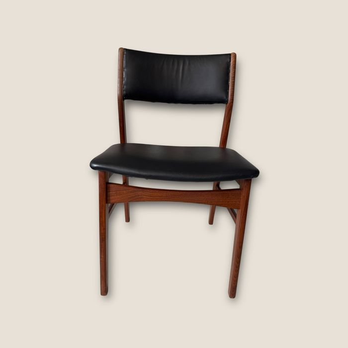 Zestaw 3 różnych, duńskich krzeseł z lat 60. – teak i czarna skóra